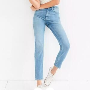 Urban Outfitters BDG Girlfriend High Rise Cropped light wash blue denim jeans 24